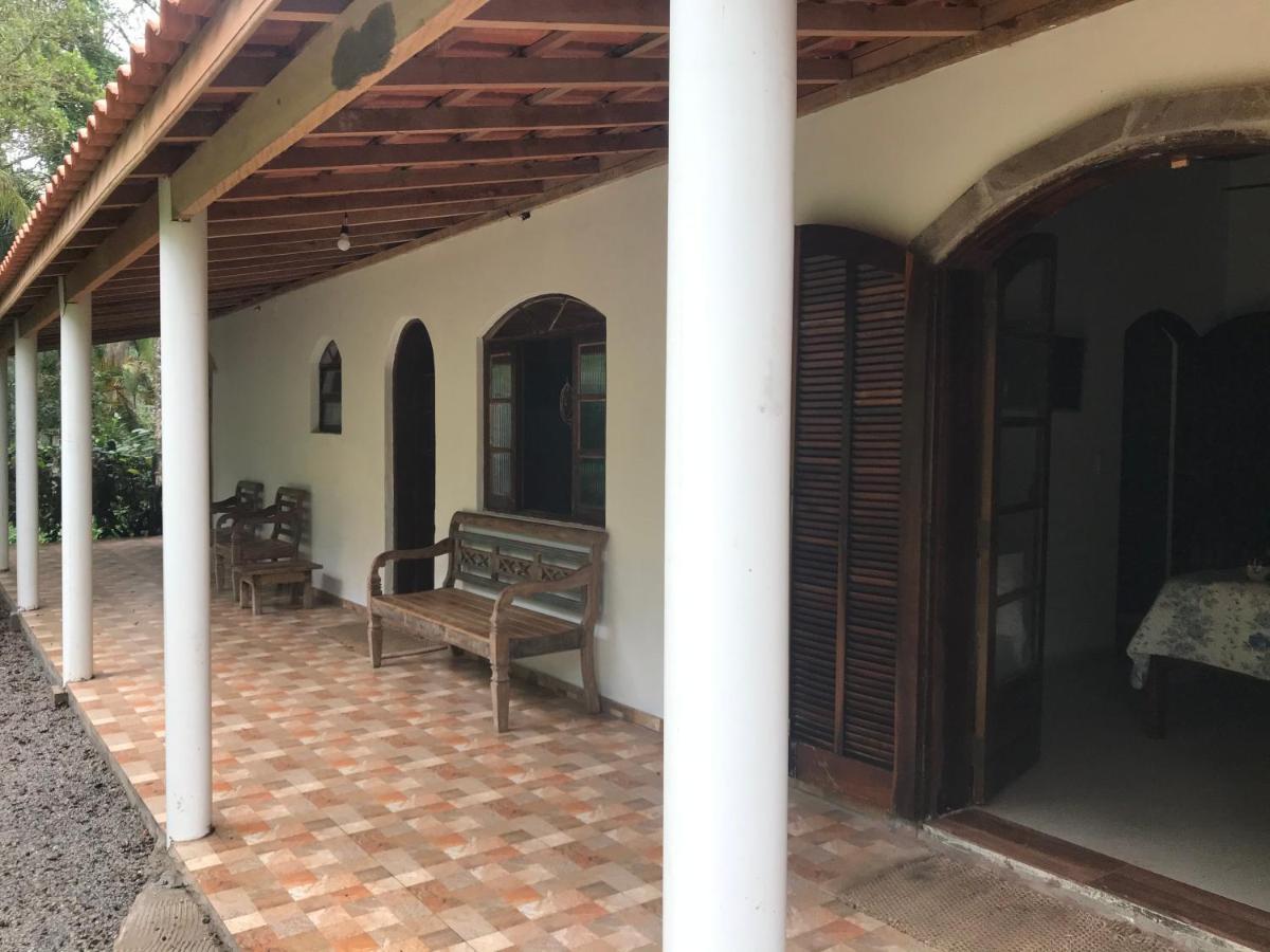 Suites Proximo Ao Rio Jaguareguava Em Bertioga Luaran gambar